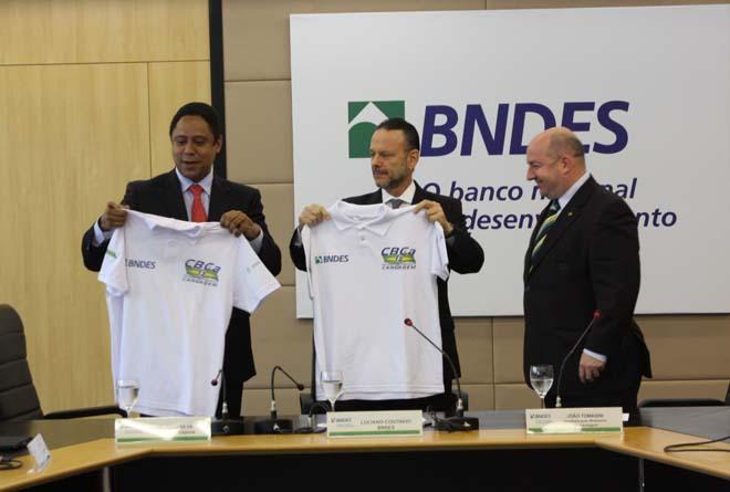  Patrocinador oficial da Canoagem brasileira, o Banco Nacional de Desenvolvimento Econômico e Social (BNDES) aprovou mais duas operações de apoio à modalidade, no valor total de R$ 6,2 milhões / Foto: Divulgação